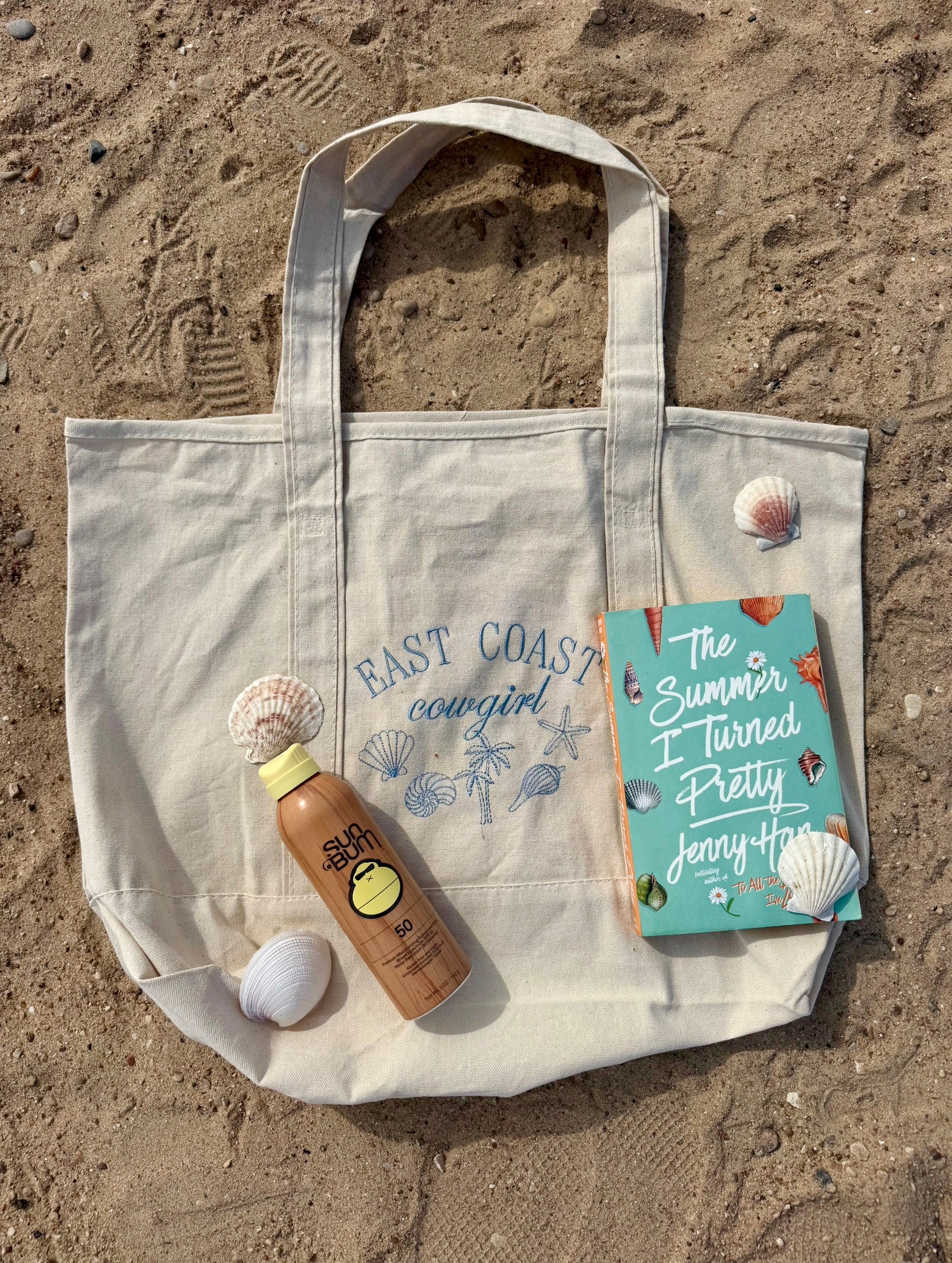 Beach essentials tote🤍🌊